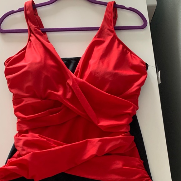 Miraclesuit swimsuit red black NWT 18 - Picture 4 of 7